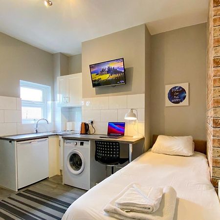 Limpenny Studio Apartment - Work Friendly And Outstanding Garden Studio Close To City Centre นอตติงแฮม ภายนอก รูปภาพ