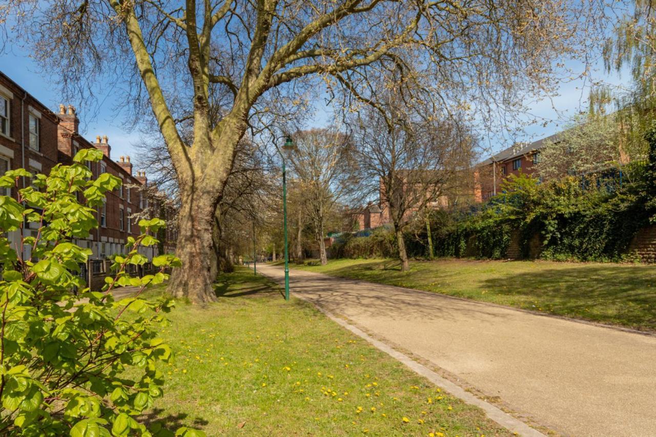 Limpenny Studio Apartment - Work Friendly And Outstanding Garden Studio Close To City Centre นอตติงแฮม ภายนอก รูปภาพ